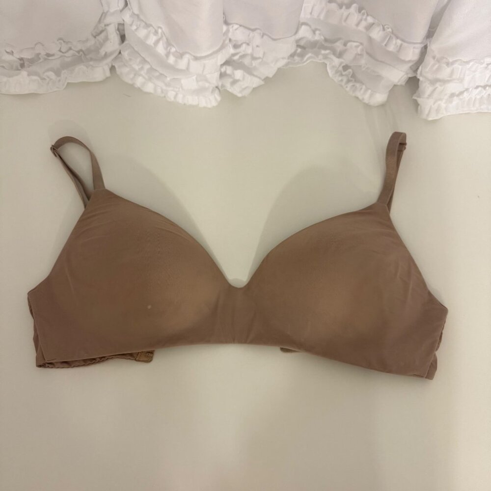 Victorias Secret Nude Wireless Lightly Lined Bra 34DD Smooth & Comfortable